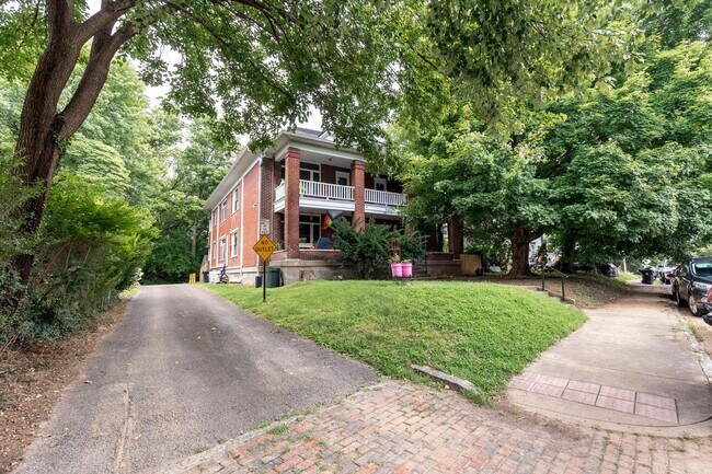 Building Photo - 145 N Keats Ave