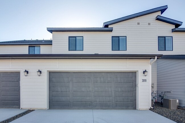 Building Photo - Baraya Townhomes: Modern Townhomes for Rent in Meridian, ID