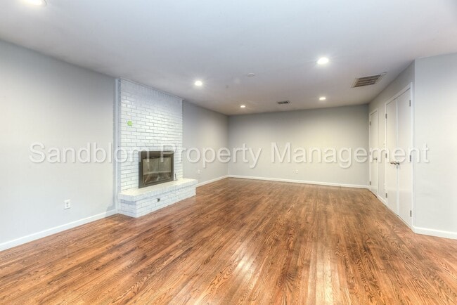 Building Photo - For Lease | Midtown Tulsa | $1625 Rent