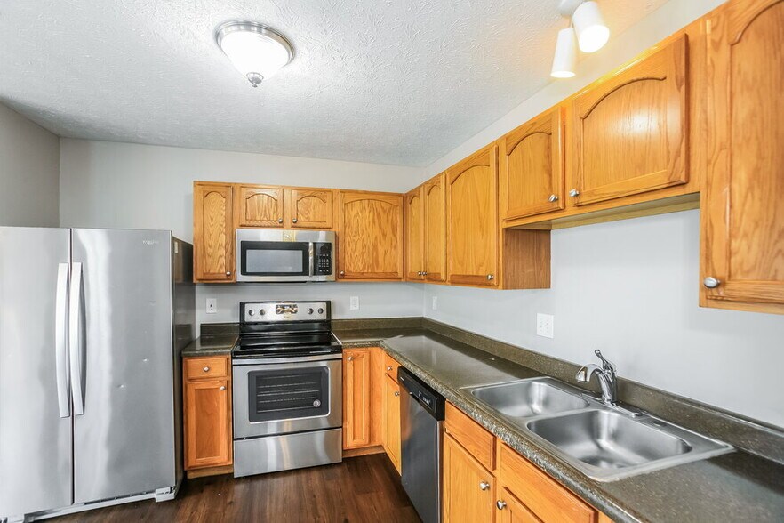 Building Photo - 10941 Minuteman Ct