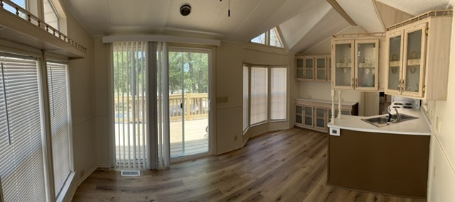 Living Area - 32550 Highway MM