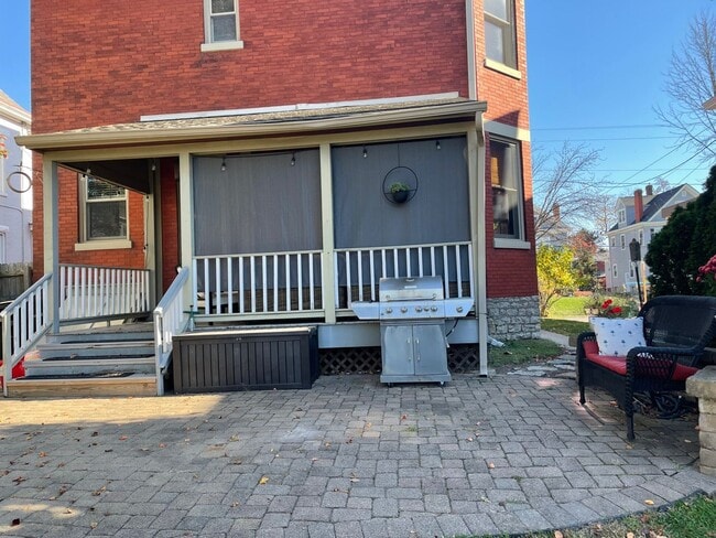 Building Photo - HYDE PARK SINGLE FAMILY HOME WITH OFF-STREET PARKING AND PATIO