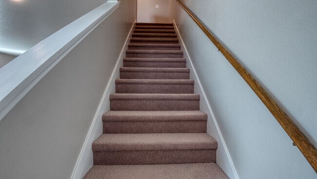 Building Photo - Spacious Townhome Available Now!