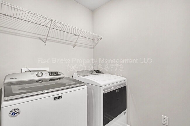 Building Photo - 7112 Harris Bay Rd