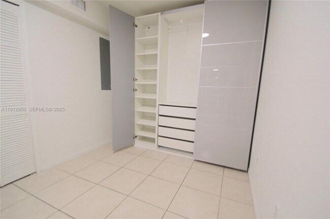 Building Photo - 218 NW 12th Ave