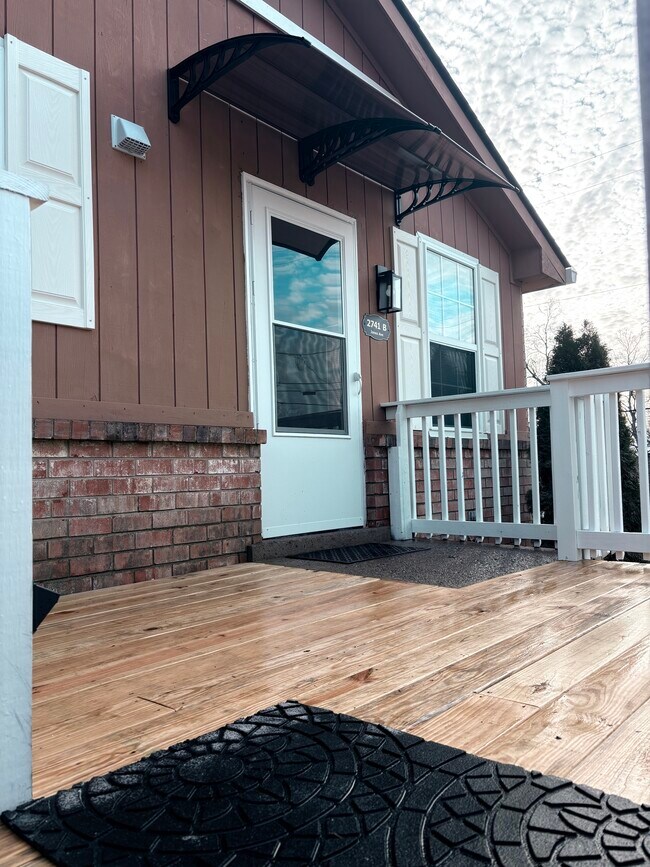 Building Photo - 2741 Jones Ave