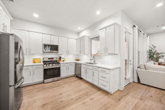 Building Photo - 8817 Hollister Pine Ct