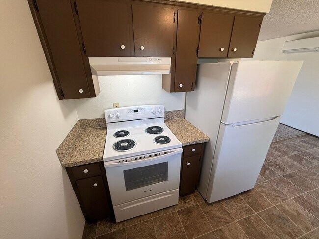 Building Photo - Two Bedroom Duplex in Aumsville