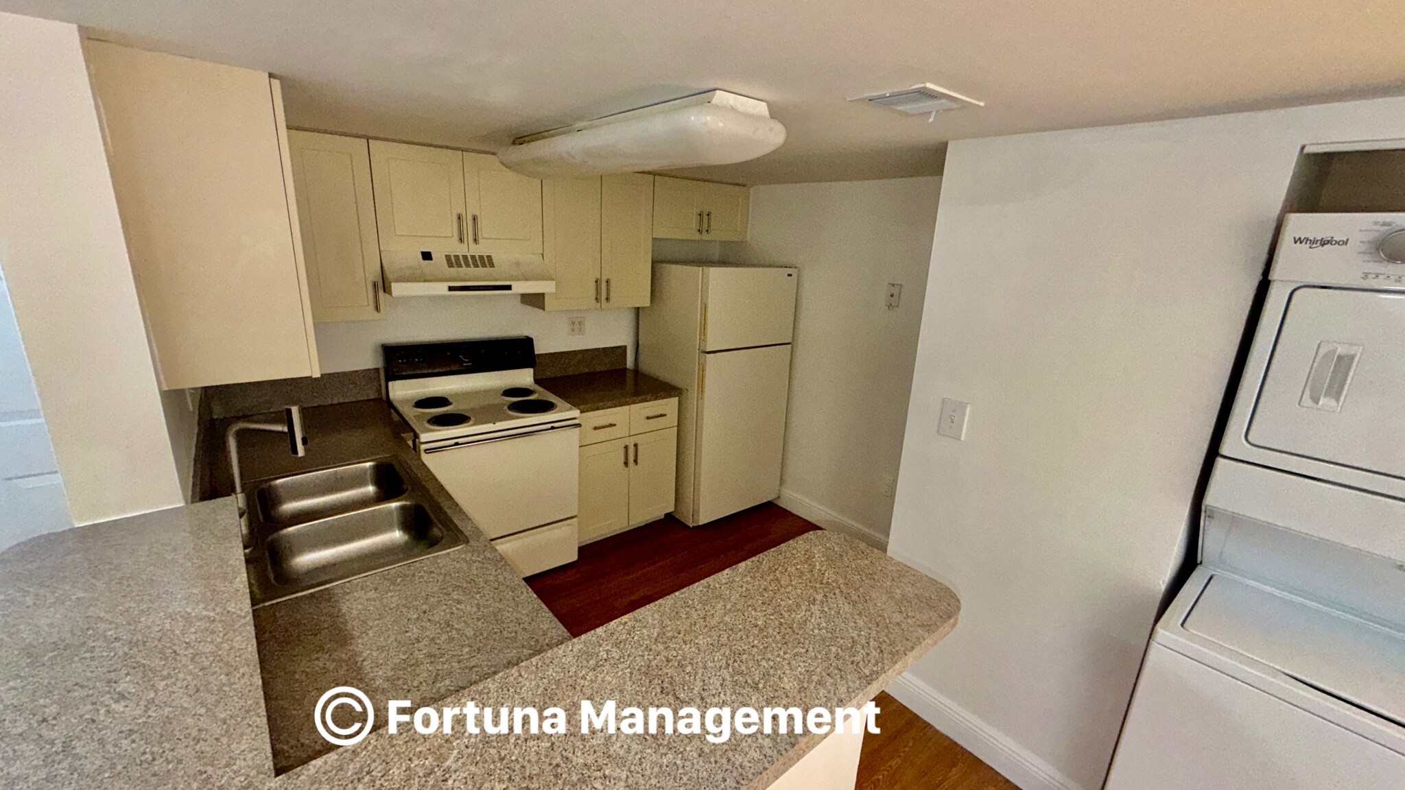 Building Photo - 9788 Nob Hill Ct