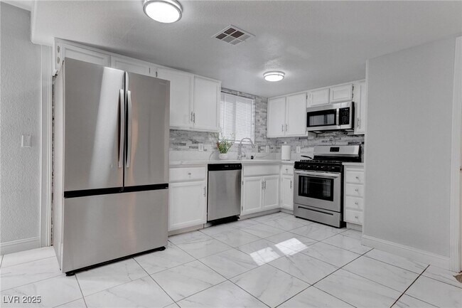 Building Photo - 6101 Crockery St