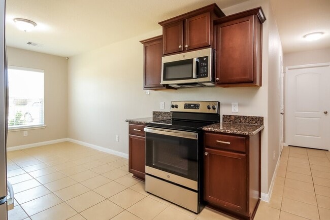 Building Photo - 12066 Quartersawn Ln