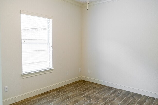 Building Photo - 2548 Appian Wy
