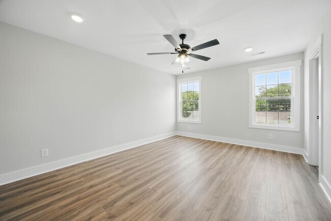 Building Photo - 4 Bedroom Pet Friendly Home For Rent Near ...