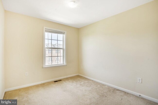 Building Photo - 42777 Hay Rd