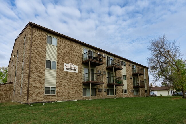 Fargo, ND West Oak Apartments | Exterior - West Oak