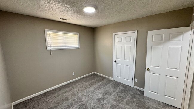 Building Photo - 2434 Vollintine Ave