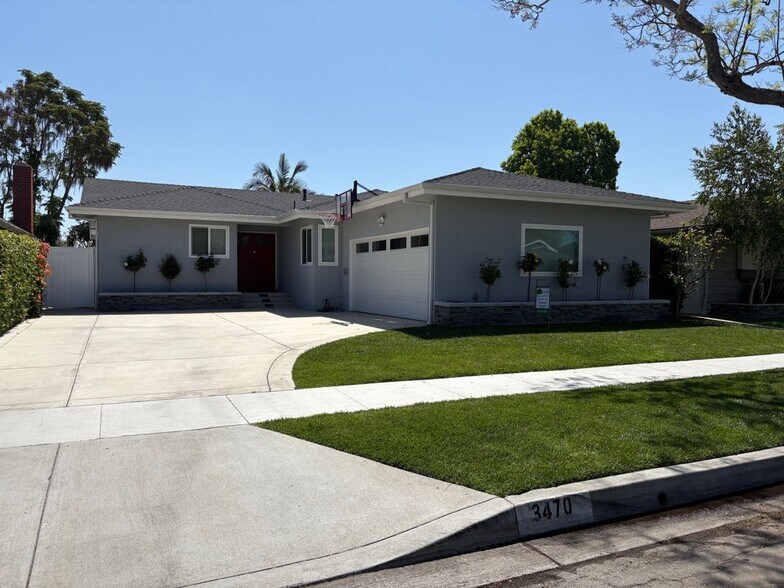 Primary Photo - 3470 Claremore Ave