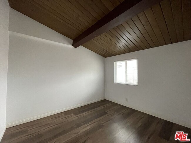 Building Photo - 4419 W Rosecrans Ave