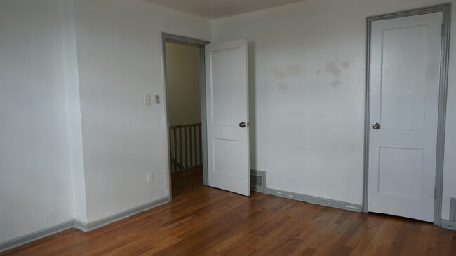 Building Photo - 323 Stevens Ave