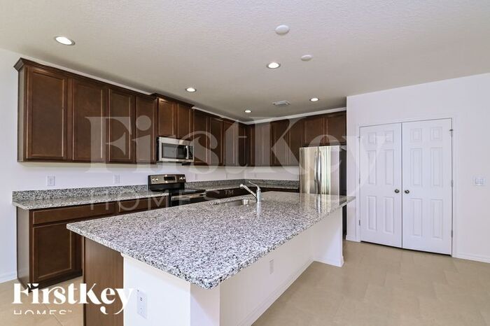 Building Photo - 900 Avenal Ln