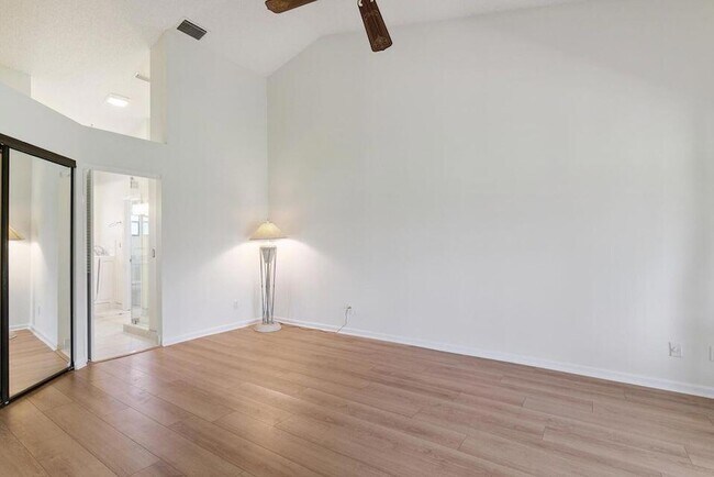 Building Photo - 5942 Parkwalk Cir W