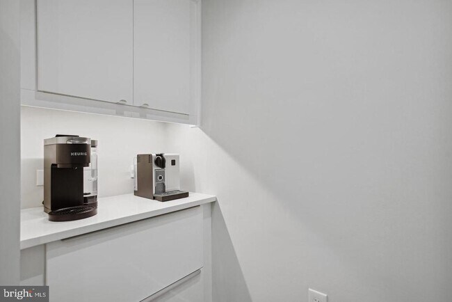 Building Photo - 501 Sunset Terrace