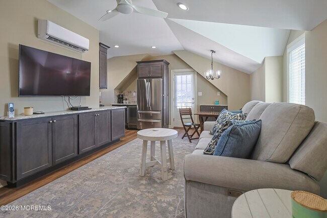 Building Photo - 246 Mantoloking Rd