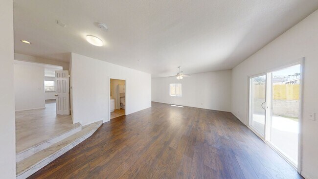 Building Photo - Huge 6BD/3BA on 63rd! (Lease out, pending ...