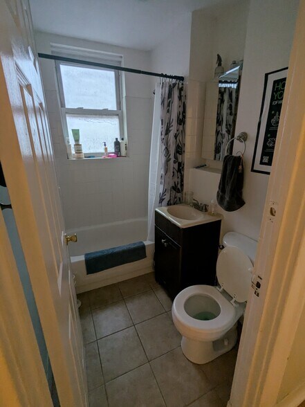 Building Photo - 220 Hanover St