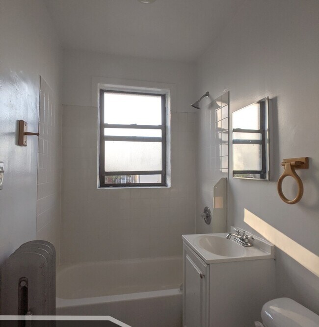 Building Photo - 2334 N Spaulding Ave