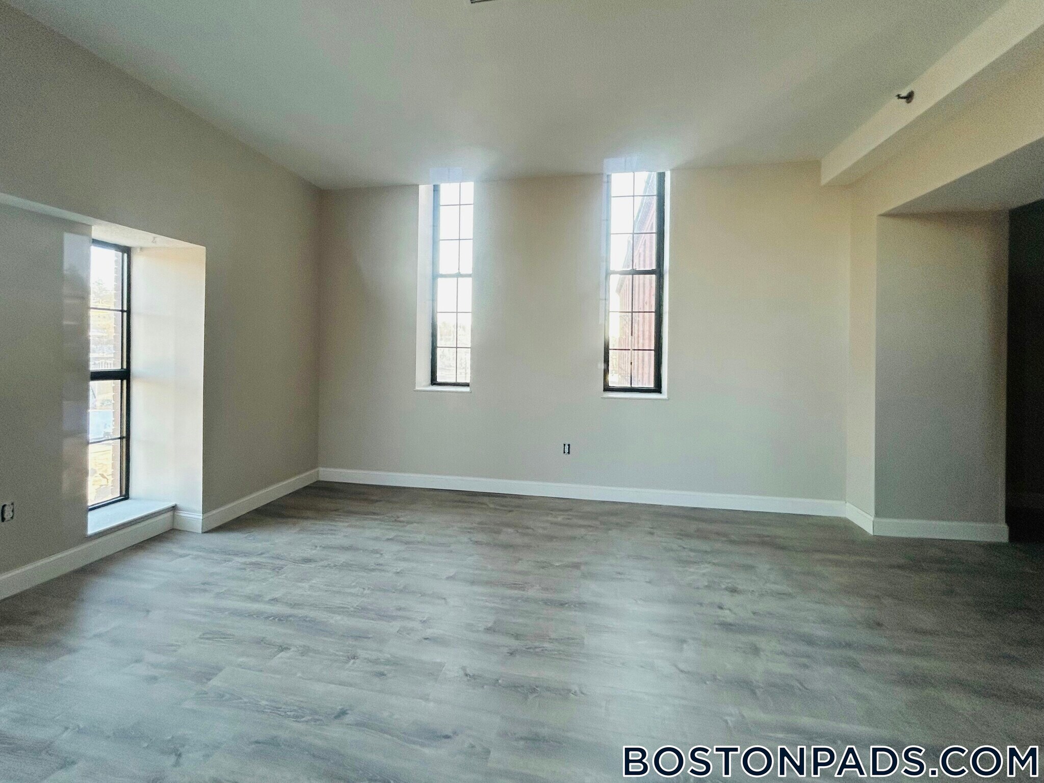 Building Photo - 2 Weaver Street