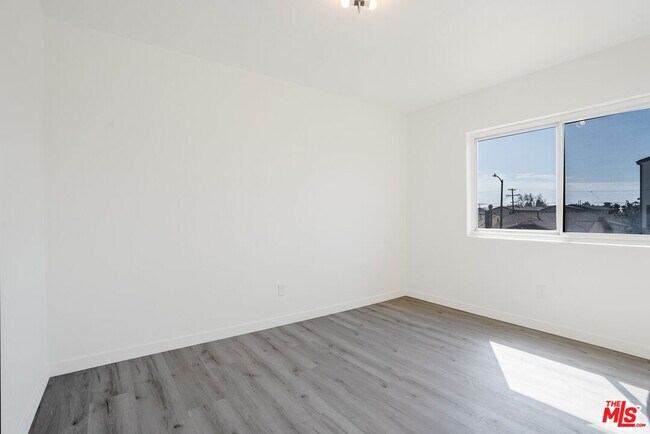 Building Photo - 241 W 84th St