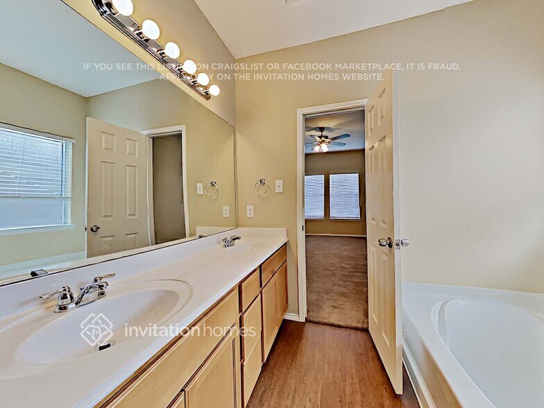Building Photo - 12325 Hunters Crossing Ln