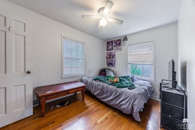 Building Photo - Close to Campus! Charming Home!