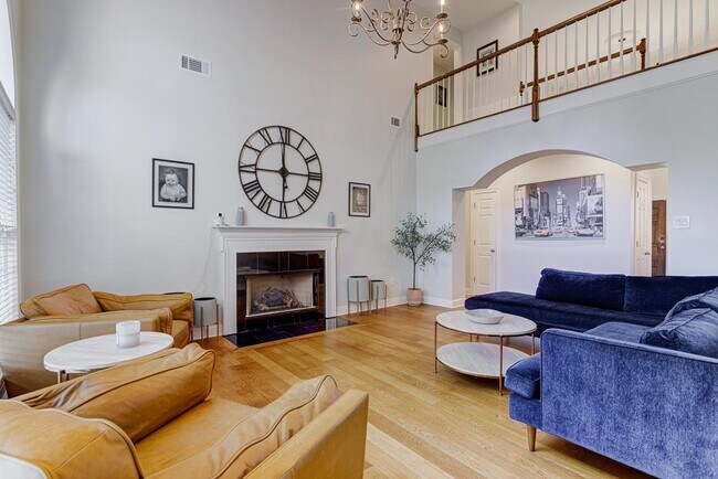 Building Photo - 1765 Hartwell Manor N