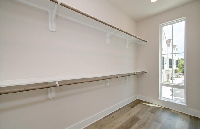 Building Photo - 2626 W Tidwell Rd