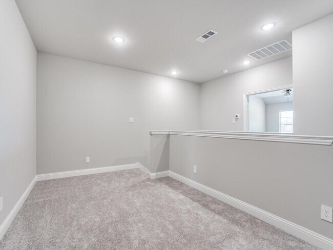 Building Photo - 6803 Topaz Dr