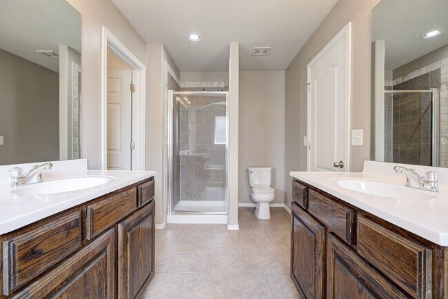 Building Photo - Spacious 4-Bedroom Home with Modern Upgrad...