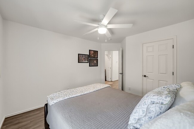 Building Photo - 246 N Walden Elms Cir