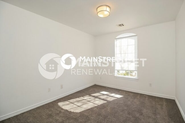 Building Photo - 3 Bedroom Pet-Friendly Home in Oklahoma City, OK with Main Street Renewal