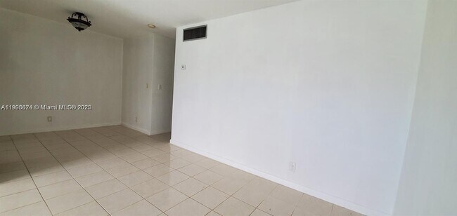 Building Photo - 1715 Wiley St