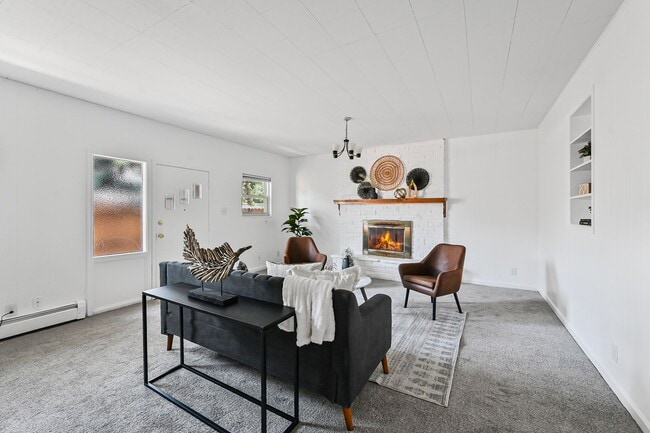 Building Photo - 1804 Simms St