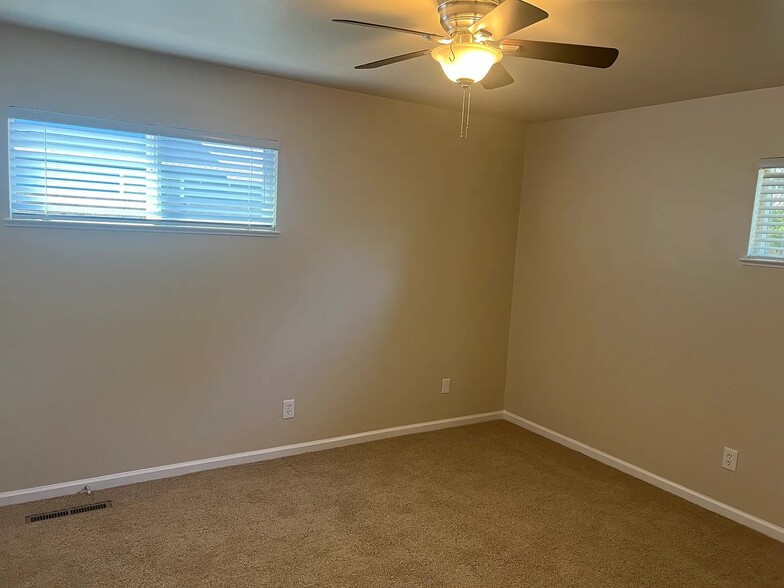 Building Photo - 1219 Burbank Ave