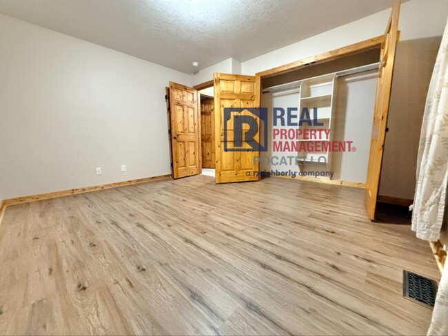 Building Photo - 13355 N Dekay Rd