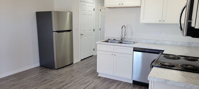 Building Photo - NEW LUXURY ONE BEDROOM APARTMENT UNFURNISHED