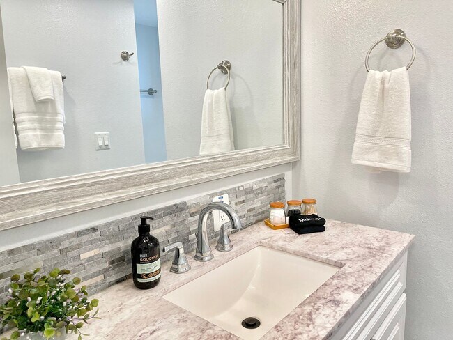 Building Photo - 3945S- The Sunset Lane Cottage | FURNISHED