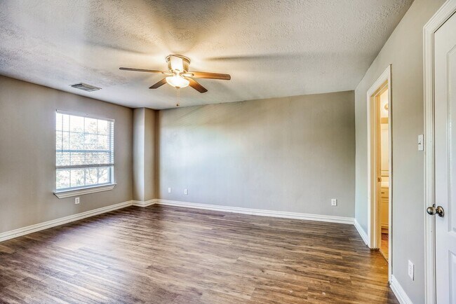 Building Photo - 2922 Brahman Dr