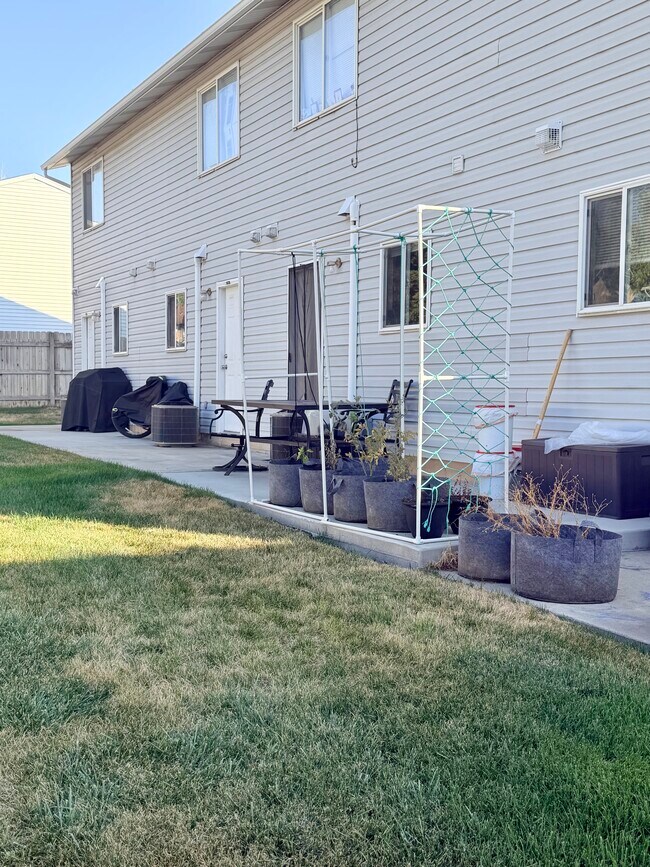 Building Photo - Kaysville #2