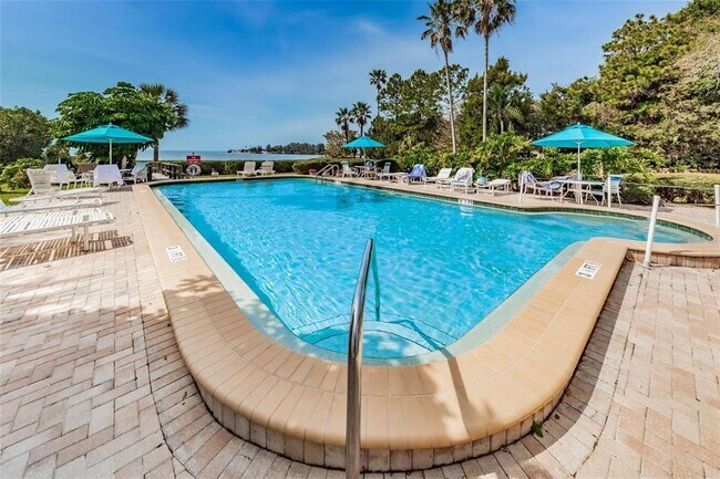 Building Photo - 300 S Florida Ave