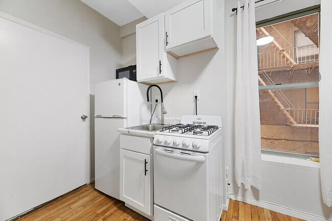 Primary Photo - 235 West 63rd Street